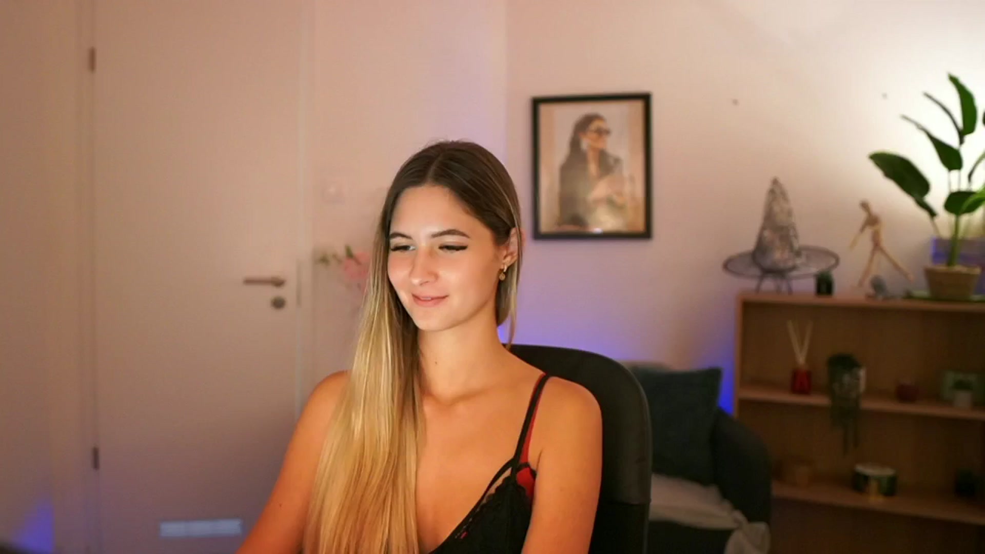 Gallery image thumbnail from CuteGirl_18's myfreecams stream on, 11/10/2024, 18:23 image 20 of 20
