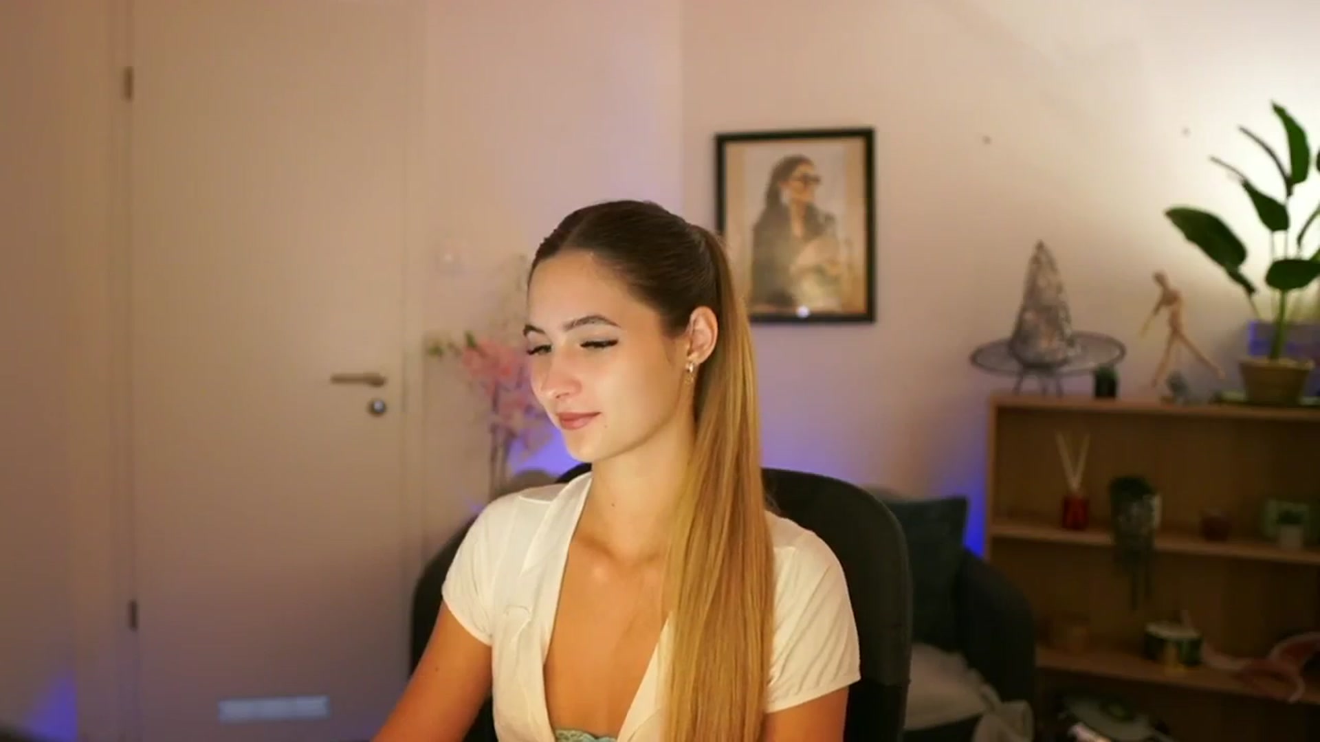 Gallery image thumbnail from CuteGirl_18's myfreecams stream on, 11/11/2024, 14:24 image 20 of 20