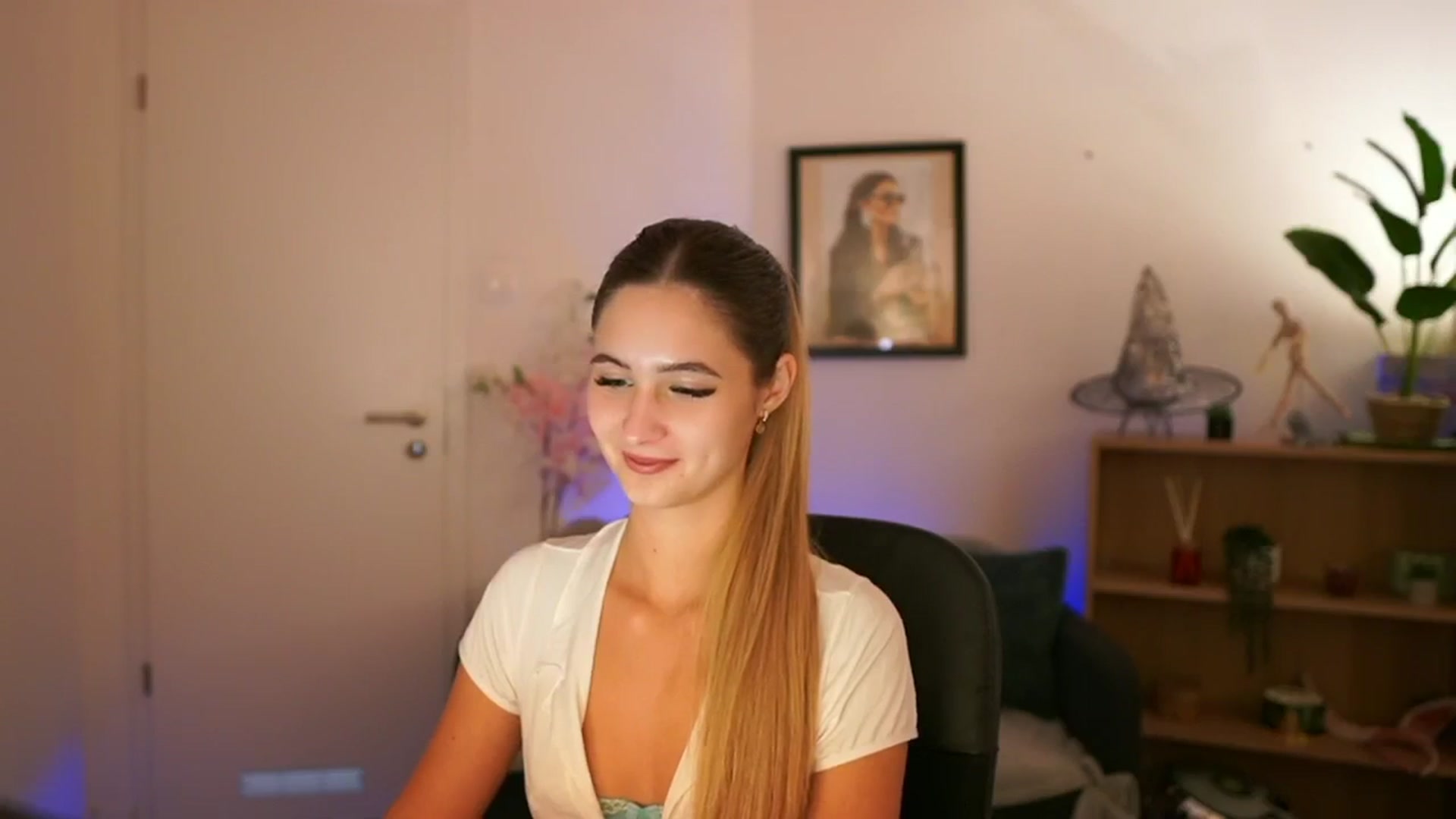 Gallery image thumbnail from CuteGirl_18's myfreecams stream on, 11/11/2024, 14:24 image 16 of 20