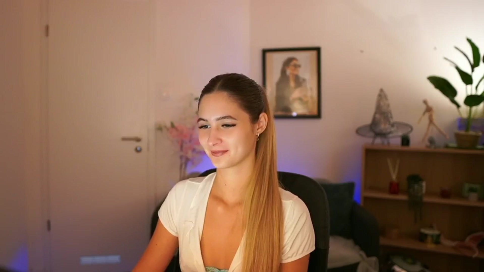 Gallery image thumbnail from CuteGirl_18's myfreecams stream on, 11/11/2024, 14:24 image 17 of 20
