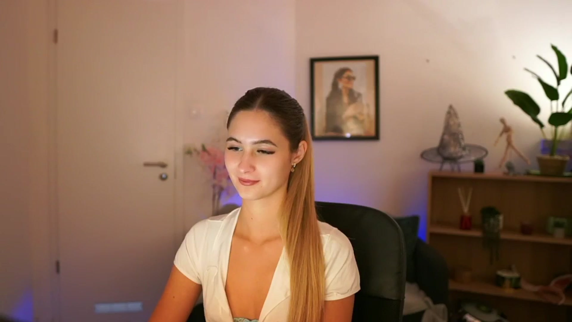 Gallery image thumbnail from CuteGirl_18's myfreecams stream on, 11/11/2024, 14:24 image 7 of 20