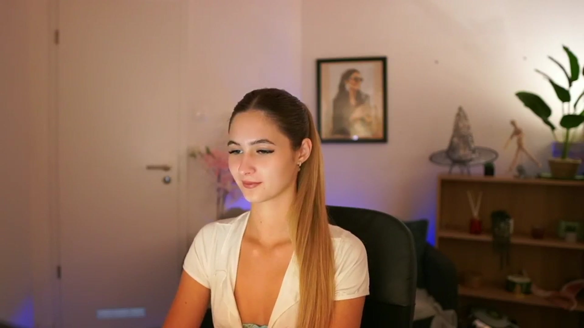 Gallery image thumbnail from CuteGirl_18's myfreecams stream on, 11/11/2024, 14:24 image 6 of 20