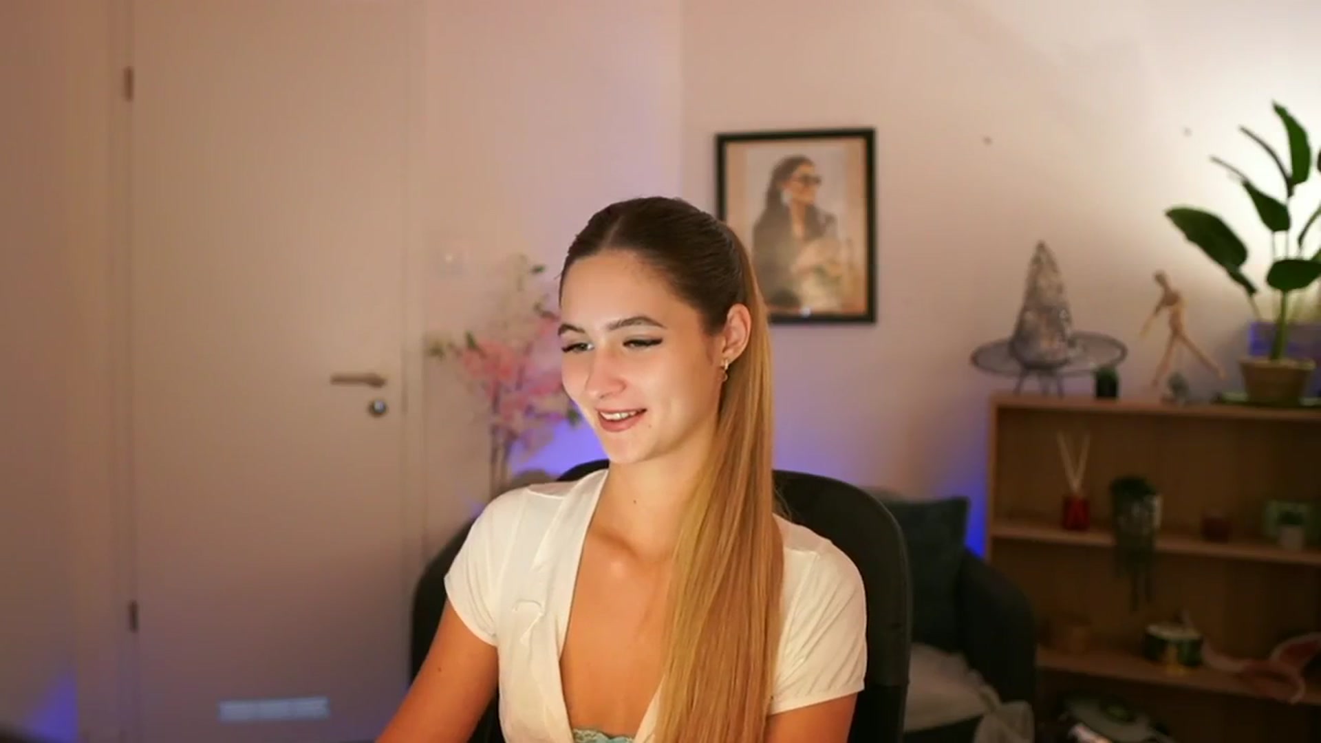 Gallery image thumbnail from CuteGirl_18's myfreecams stream on, 11/11/2024, 14:24 image 15 of 20