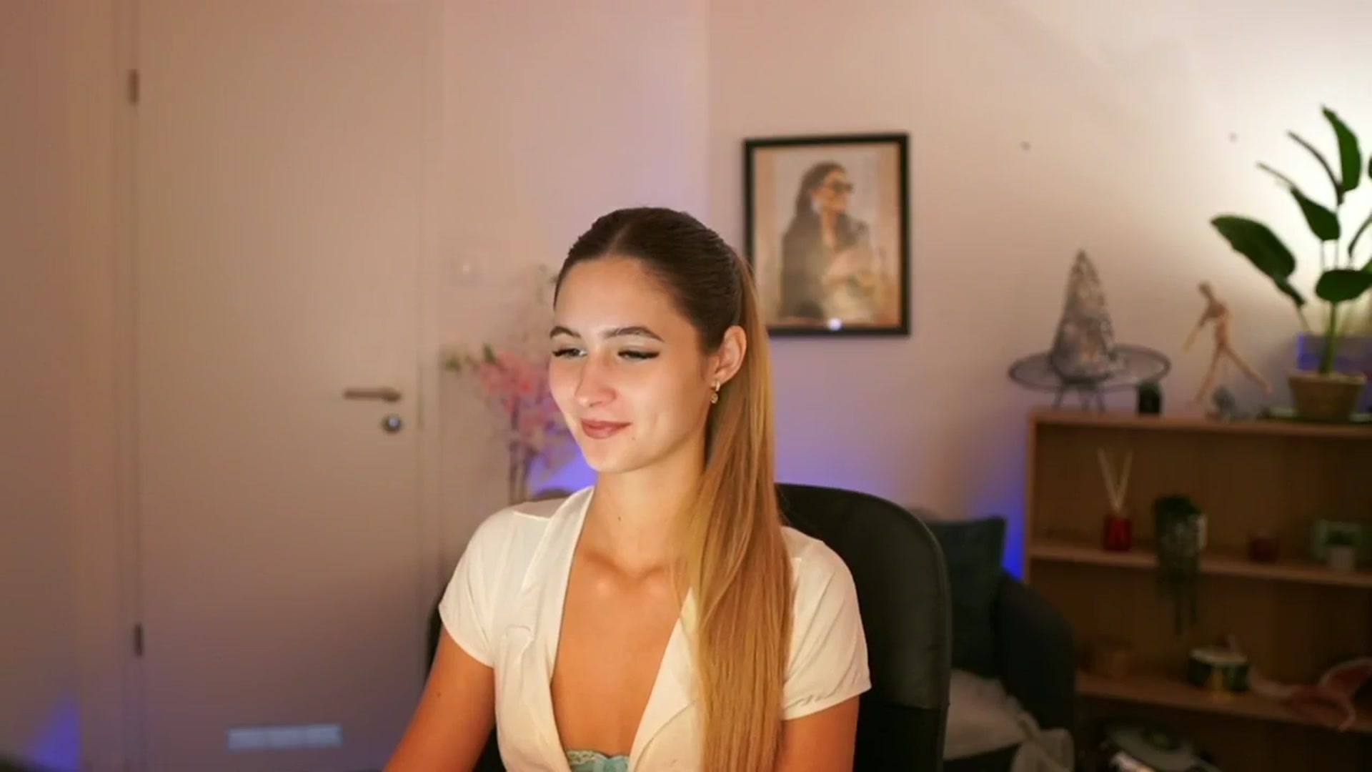 Gallery image thumbnail from CuteGirl_18's myfreecams stream on, 11/11/2024, 14:24 image 13 of 20