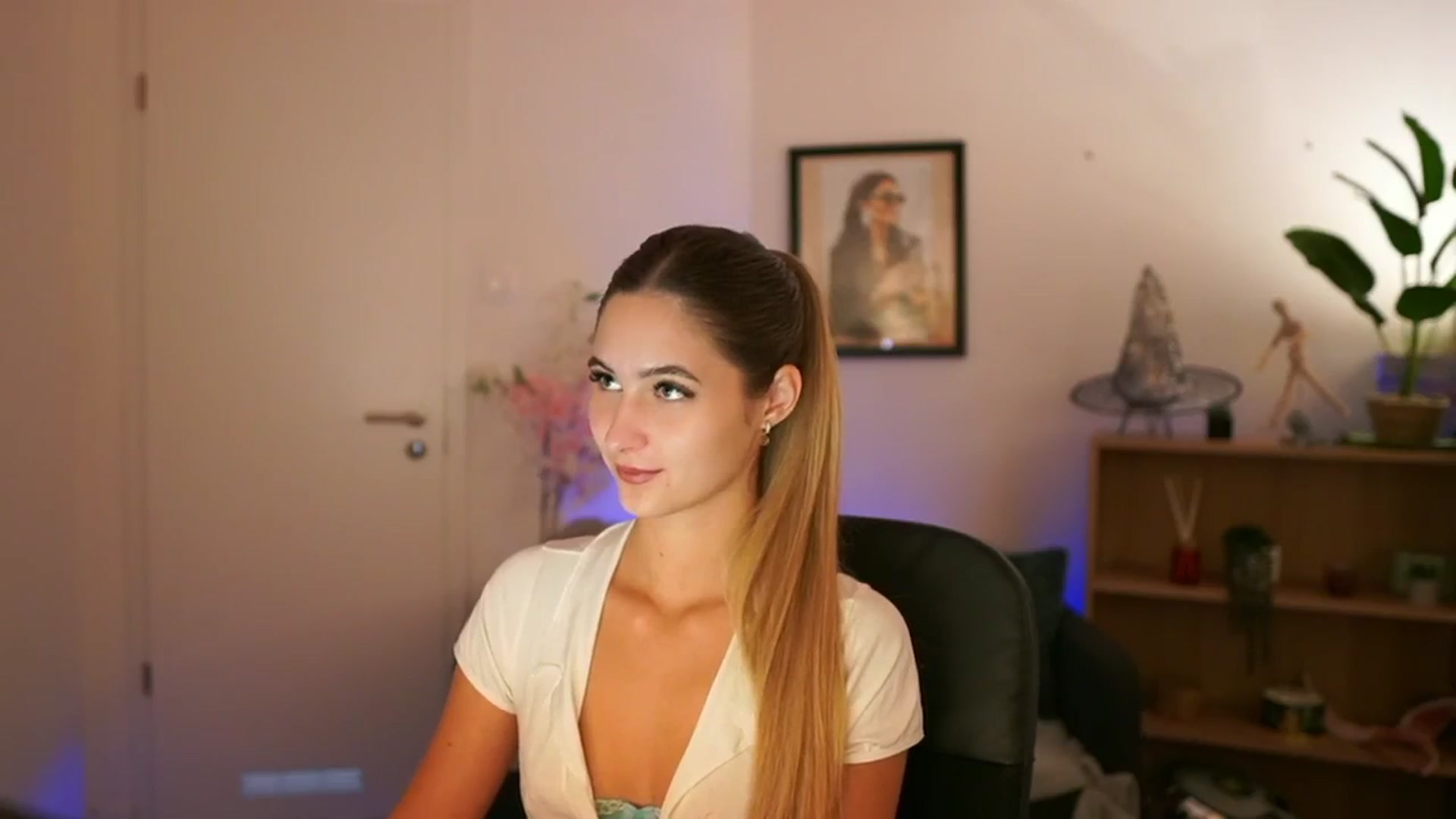 Gallery image thumbnail from CuteGirl_18's myfreecams stream on, 11/11/2024, 14:24 image 9 of 20