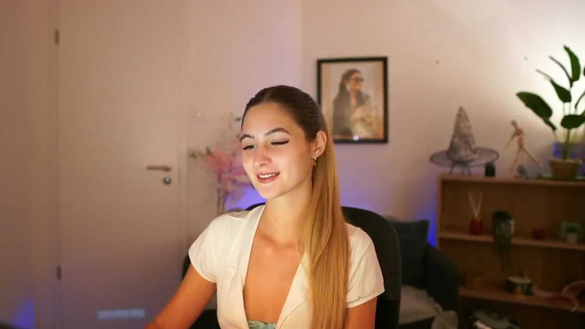 Gallery image thumbnail from CuteGirl_18's myfreecams stream on, 11/11/2024, 14:24 image 11 of 20