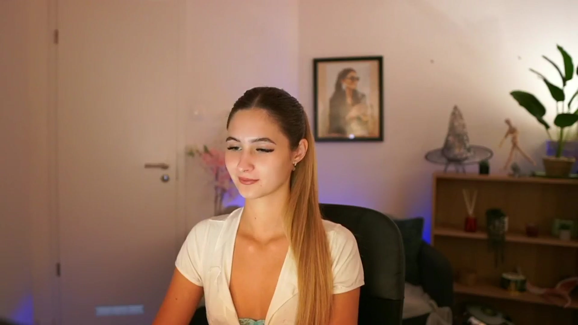 Gallery image thumbnail from CuteGirl_18's myfreecams stream on, 11/11/2024, 14:24 image 5 of 20