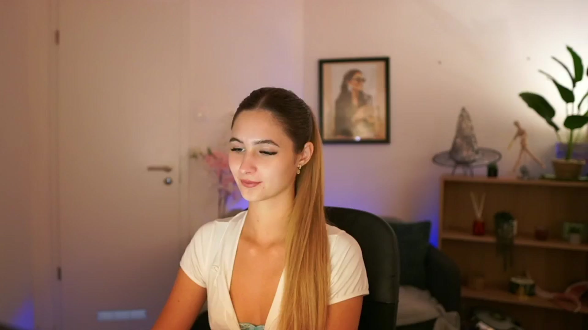 Gallery image thumbnail from CuteGirl_18's myfreecams stream on, 11/11/2024, 14:24 image 1 of 20