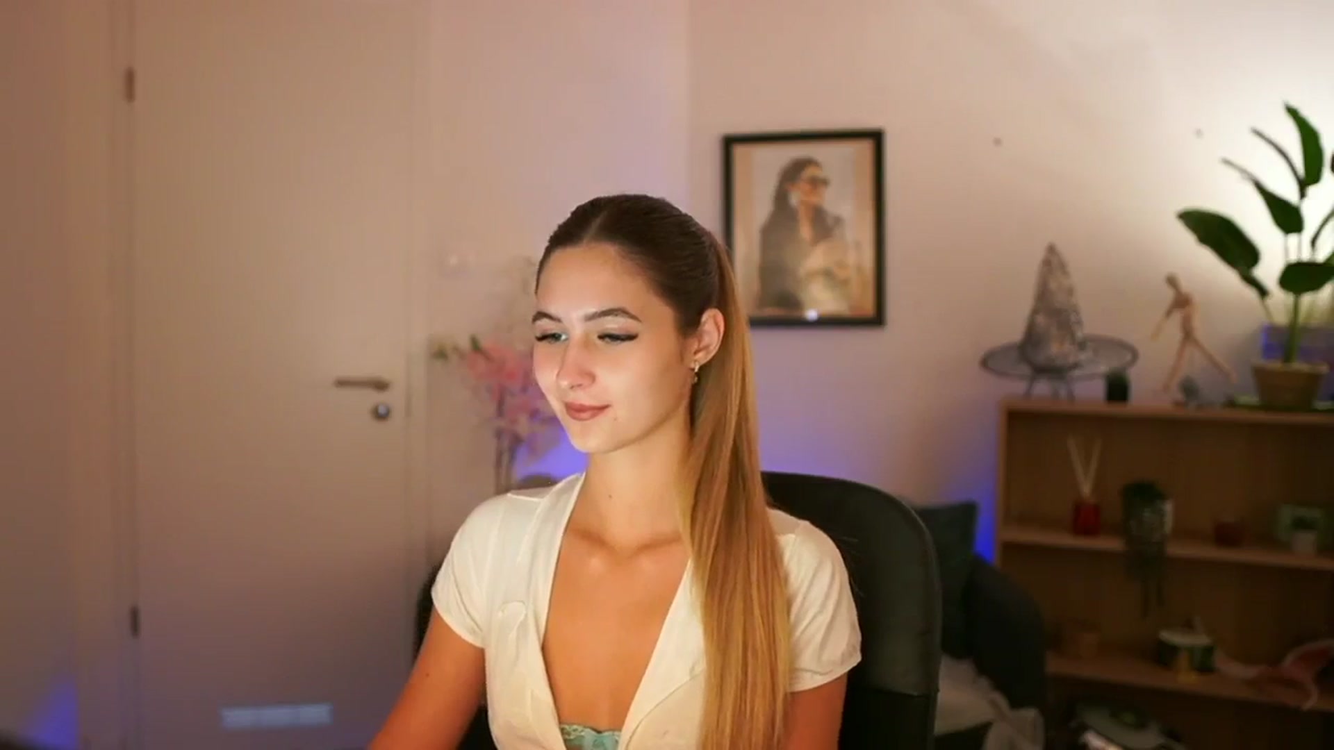 Gallery image thumbnail from CuteGirl_18's myfreecams stream on, 11/11/2024, 14:24 image 2 of 20