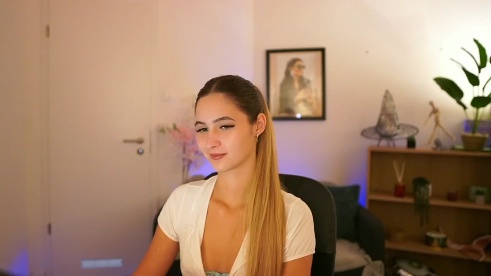 Gallery image thumbnail from CuteGirl_18's myfreecams stream on, 11/11/2024, 14:24 image 19 of 20