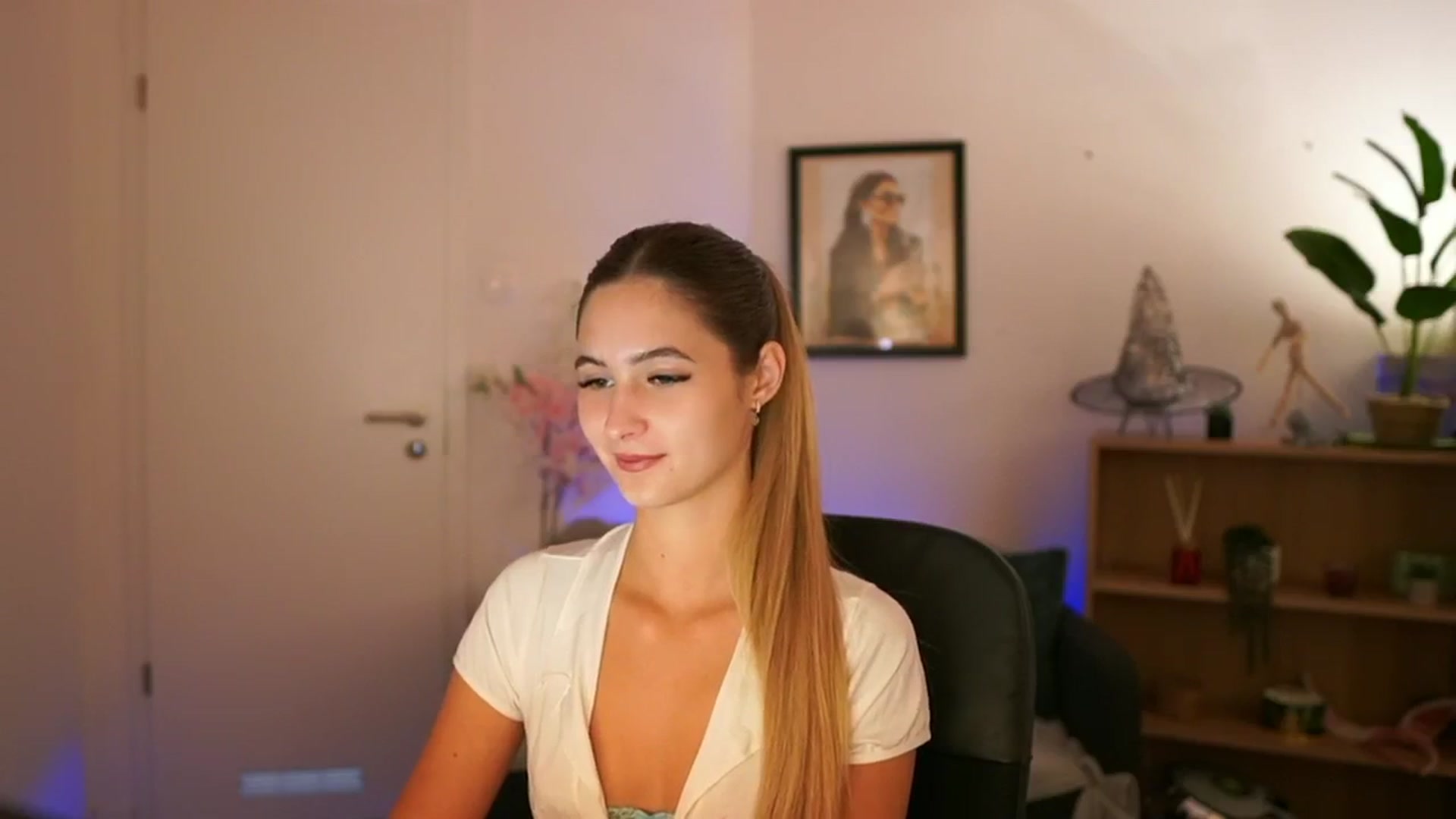 Gallery image thumbnail from CuteGirl_18's myfreecams stream on, 11/11/2024, 14:24 image 8 of 20