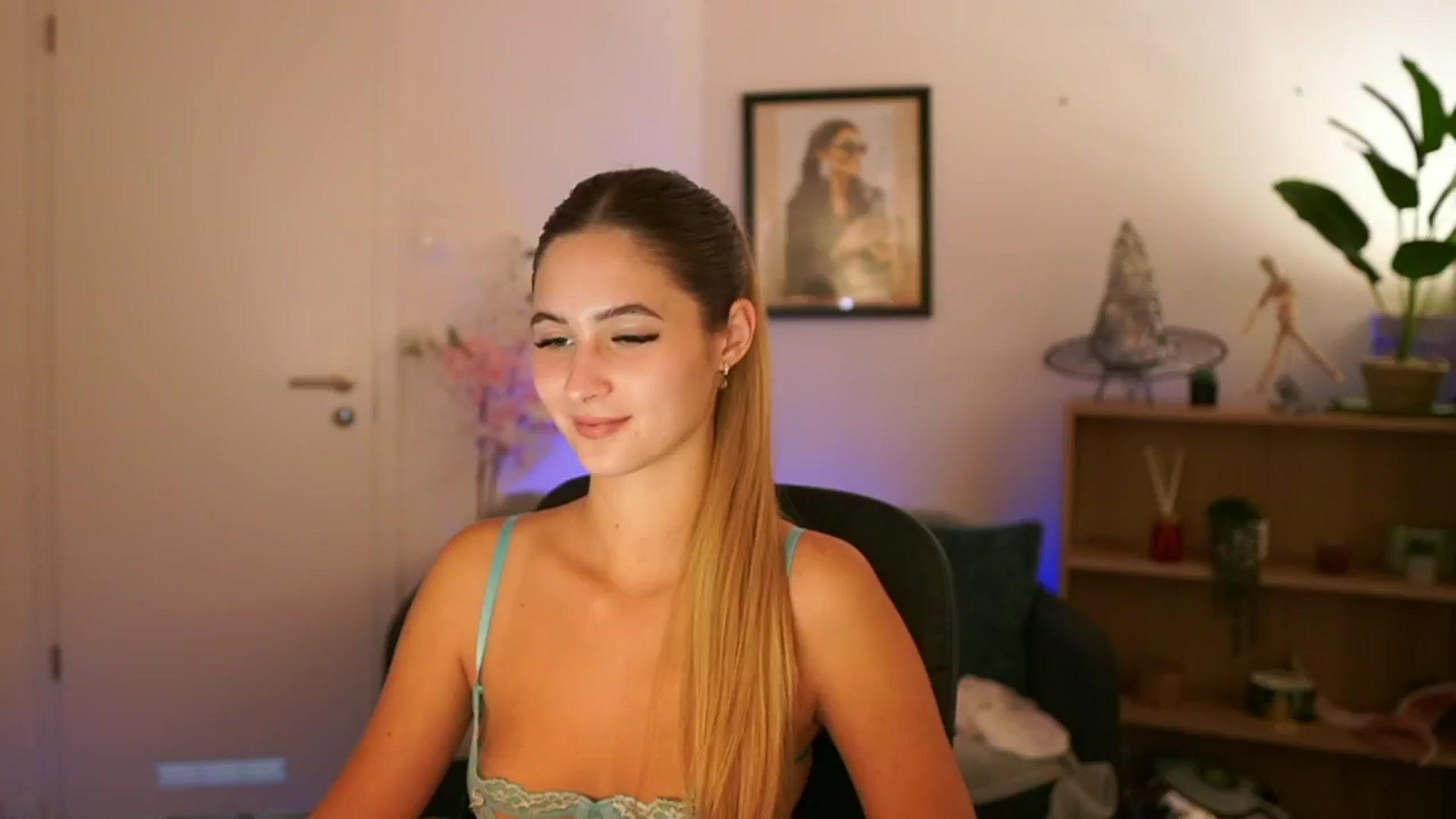 Gallery image thumbnail from CuteGirl_18's myfreecams stream on, 11/11/2024, 16:06 image 20 of 20