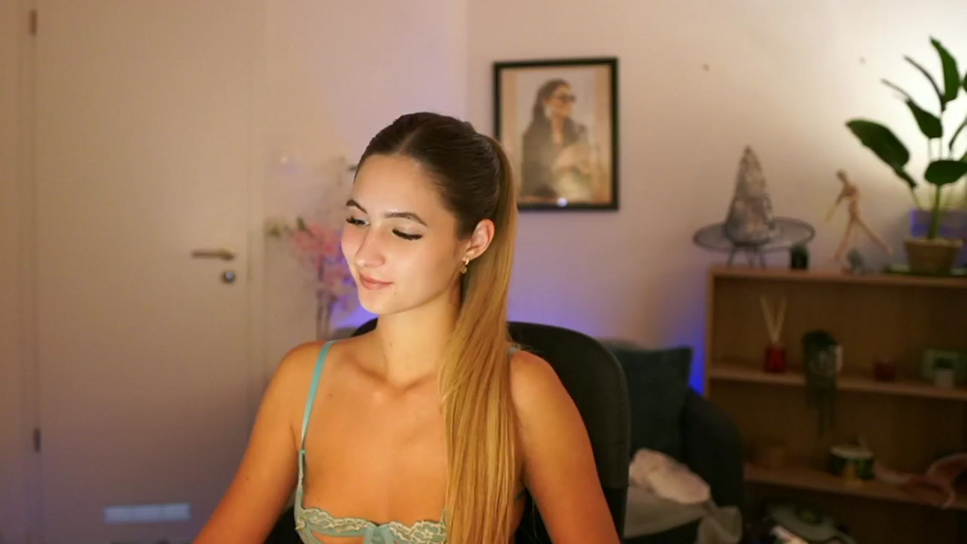 Gallery image thumbnail from CuteGirl_18's myfreecams stream on, 11/11/2024, 16:06 image 13 of 20