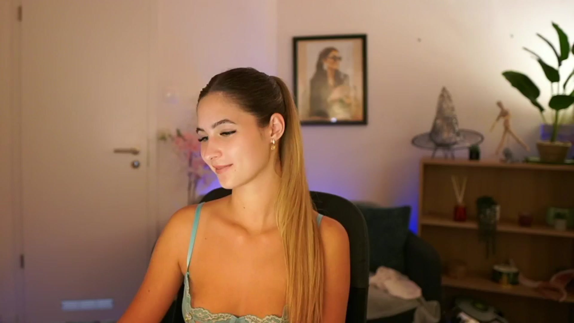 Gallery image thumbnail from CuteGirl_18's myfreecams stream on, 11/11/2024, 16:06 image 12 of 20
