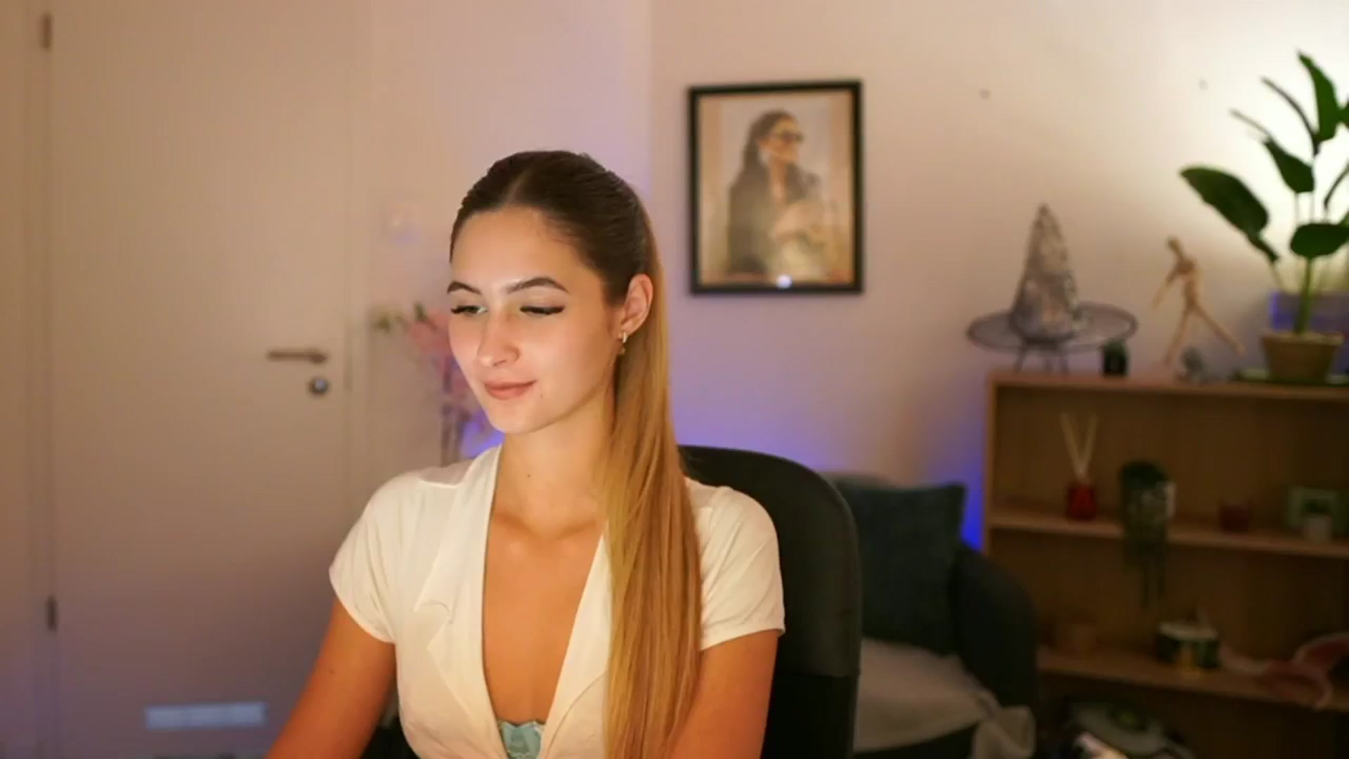 Gallery image thumbnail from CuteGirl_18's myfreecams stream on, 11/11/2024, 16:06 image 8 of 20