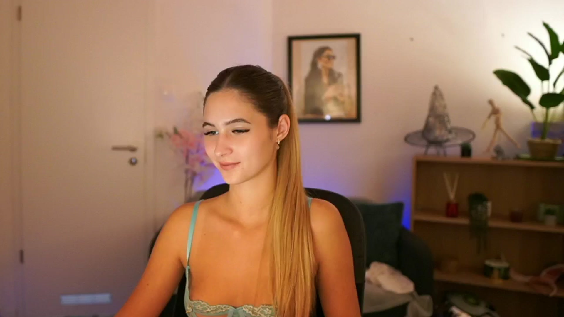 Gallery image thumbnail from CuteGirl_18's myfreecams stream on, 11/11/2024, 16:06 image 19 of 20