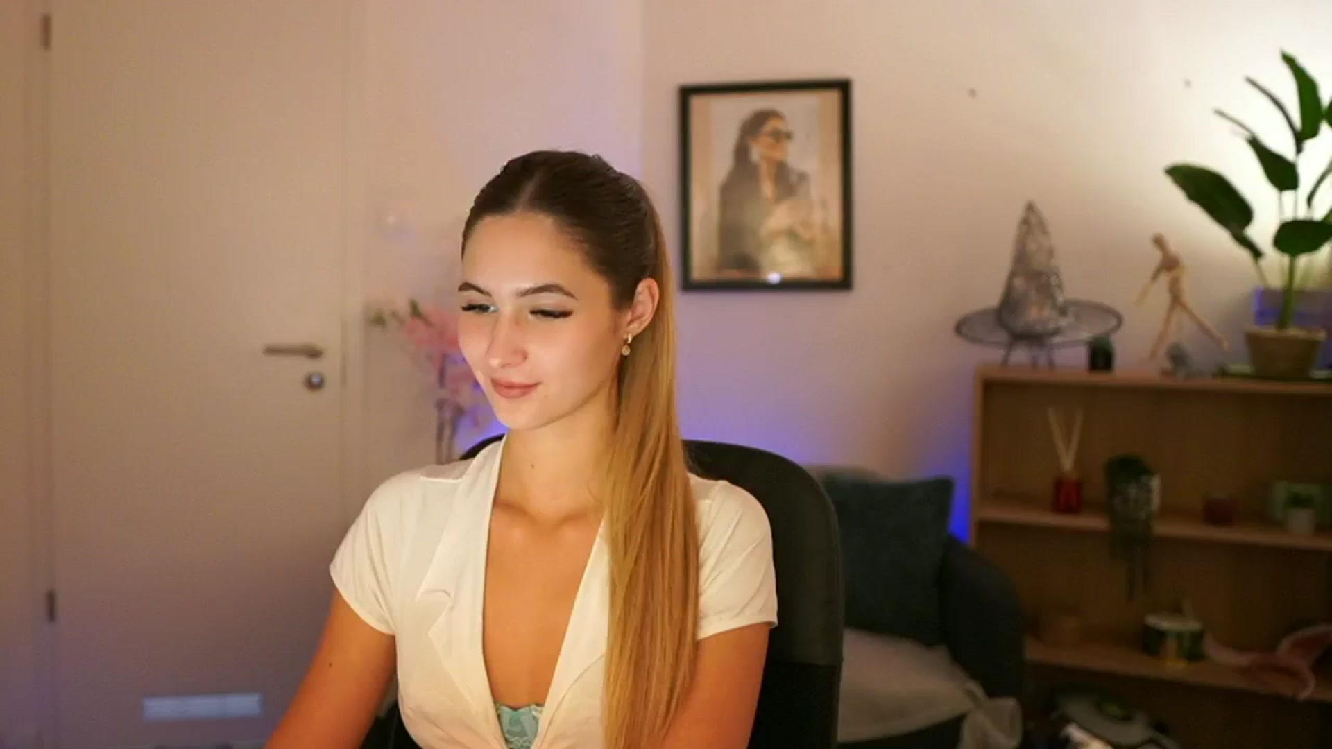 Gallery image thumbnail from CuteGirl_18's myfreecams stream on, 11/11/2024, 16:06 image 9 of 20