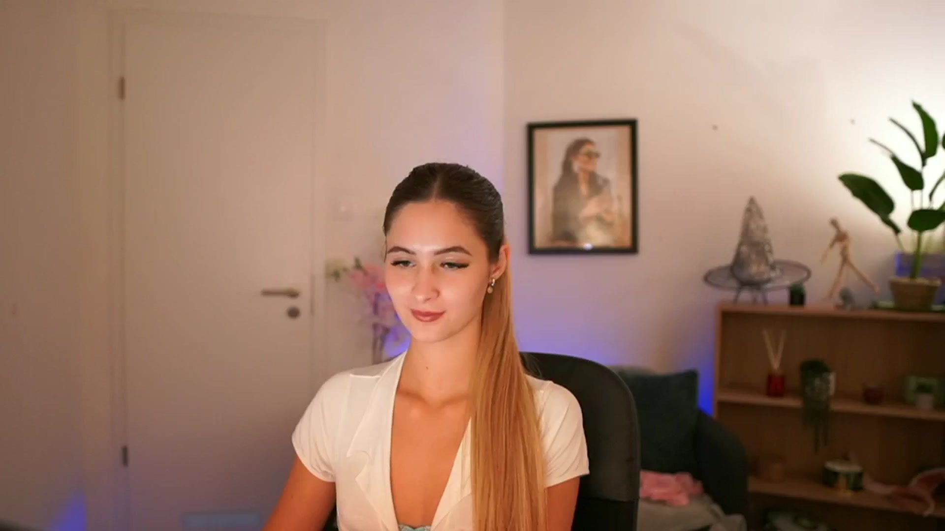 Gallery image thumbnail from CuteGirl_18's myfreecams stream on, 11/11/2024, 17:40 image 12 of 20