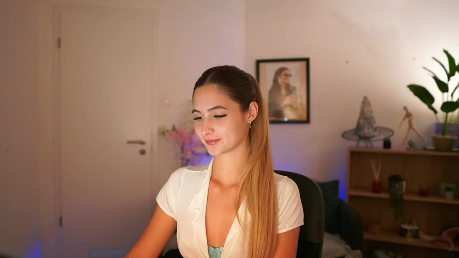 Gallery image thumbnail from CuteGirl_18's myfreecams stream on, 11/11/2024, 17:40 image 1 of 20