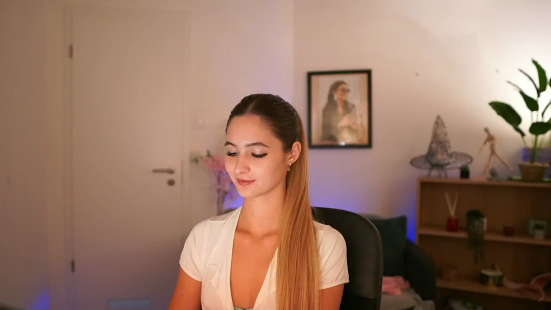 Gallery image thumbnail from CuteGirl_18's myfreecams stream on, 11/11/2024, 17:40 image 11 of 20