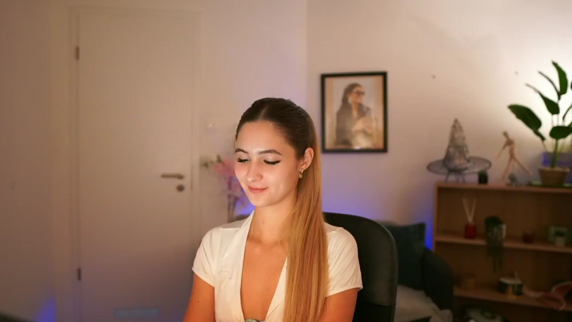 Gallery image thumbnail from CuteGirl_18's myfreecams stream on, 11/11/2024, 18:52 image 10 of 20