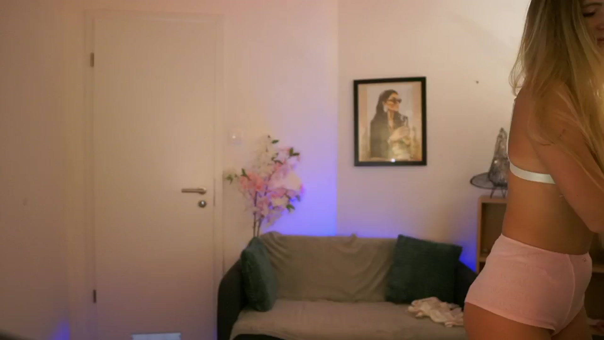 Gallery image thumbnail from CuteGirl_18's myfreecams stream on, 11/14/2024, 15:00 image 7 of 20