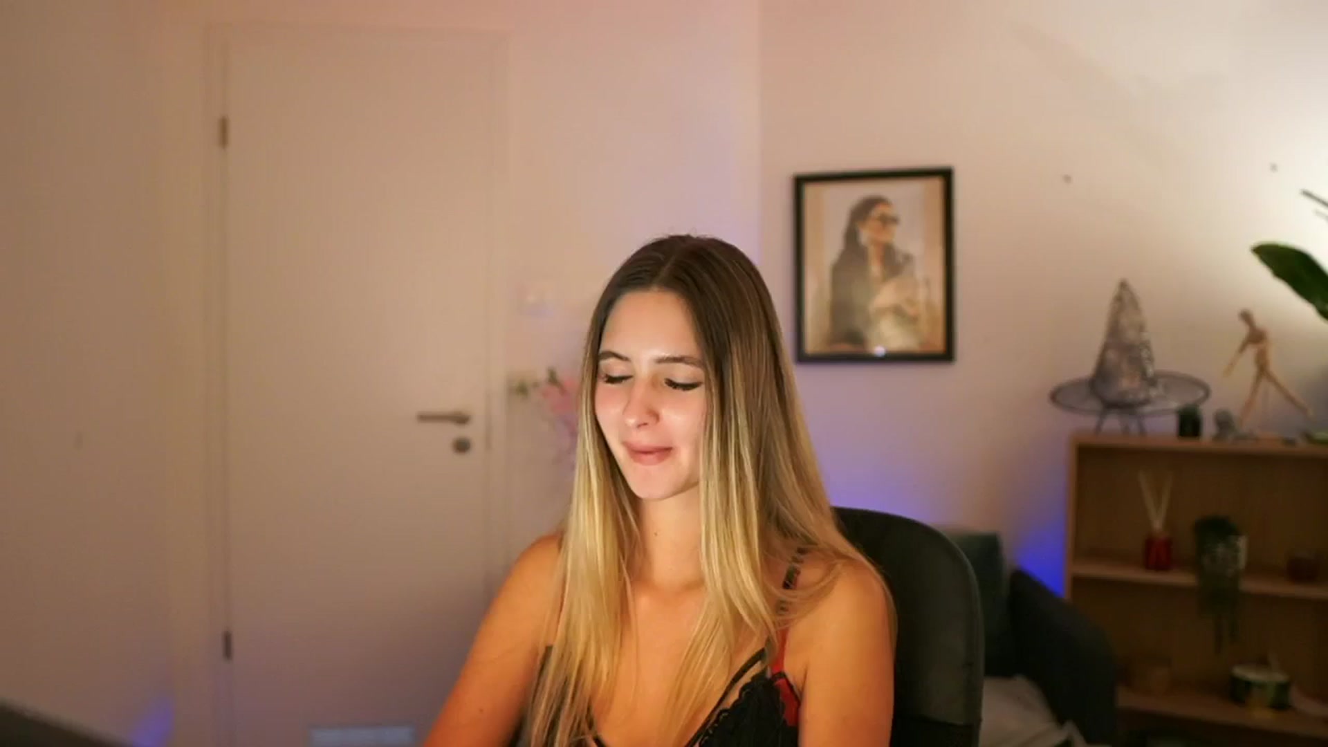 Gallery image thumbnail from CuteGirl_18's myfreecams stream on, 11/15/2024, 14:26 image 12 of 20