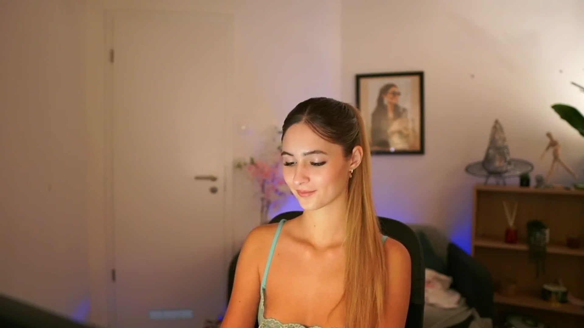 Gallery image thumbnail from CuteGirl_18's myfreecams stream on, 11/16/2024, 15:10 image 20 of 20