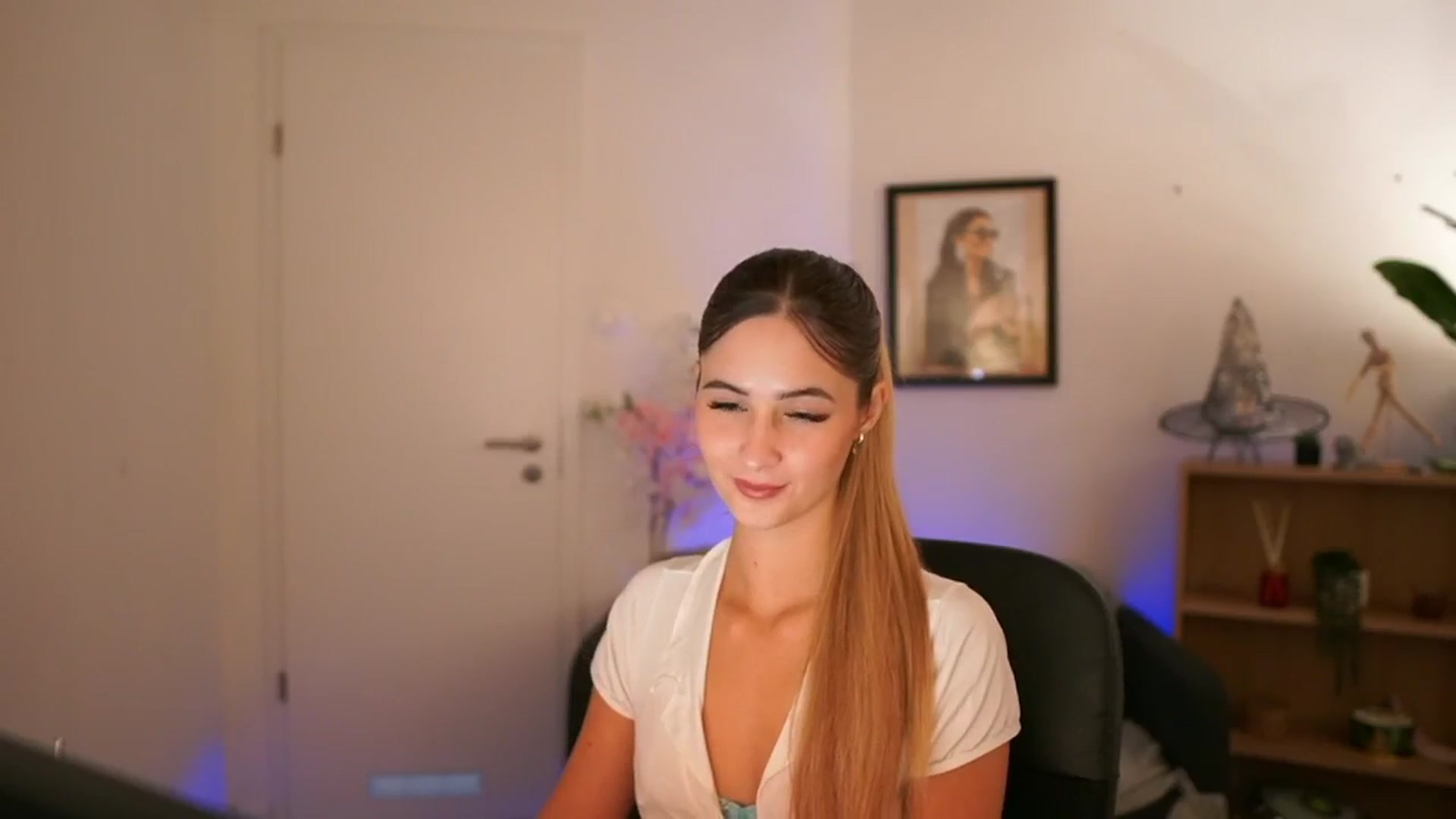 Gallery image thumbnail from CuteGirl_18's myfreecams stream on, 11/16/2024, 15:10 image 3 of 20
