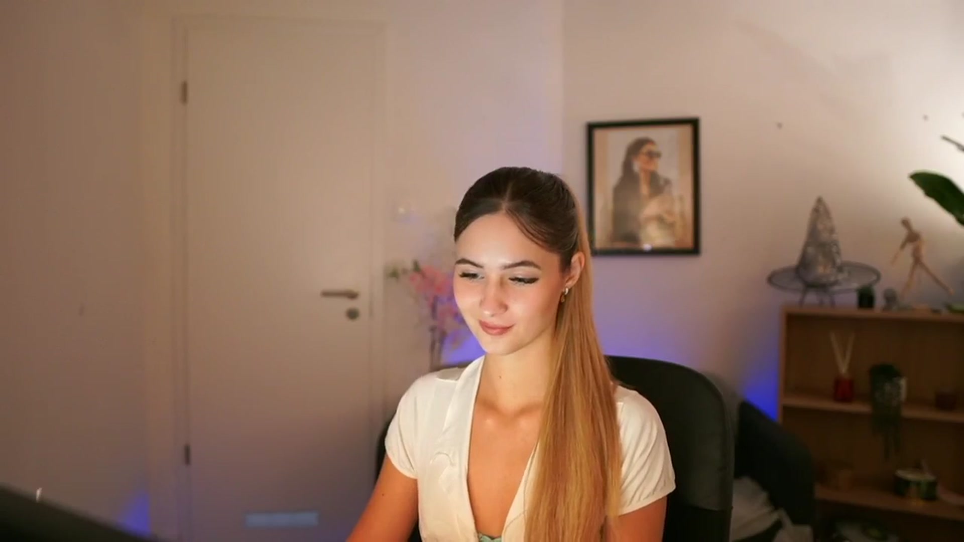 Gallery image thumbnail from CuteGirl_18's myfreecams stream on, 11/16/2024, 15:10 image 4 of 20
