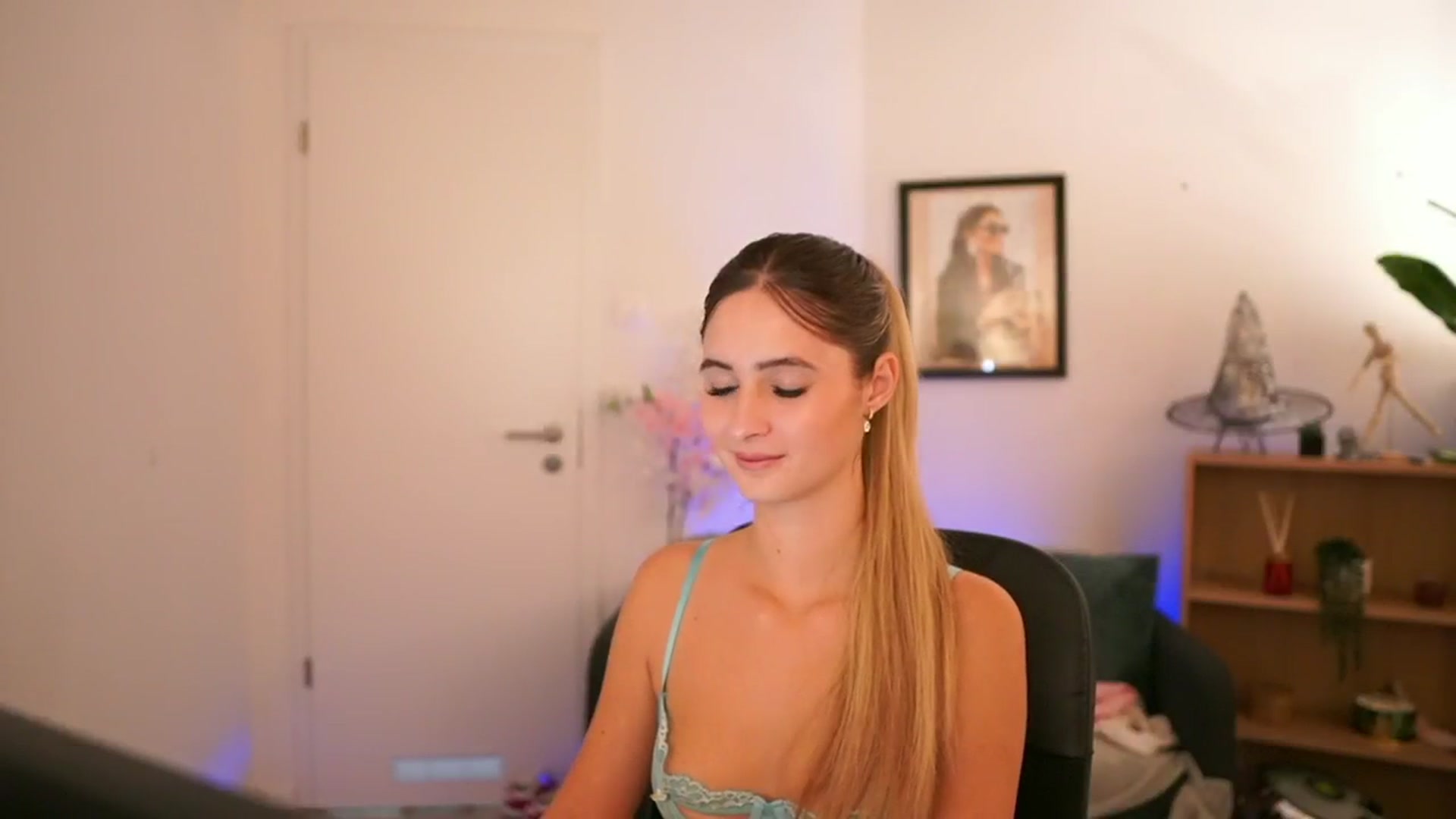 Gallery image thumbnail from CuteGirl_18's myfreecams stream on, 11/16/2024, 17:48 image 20 of 20