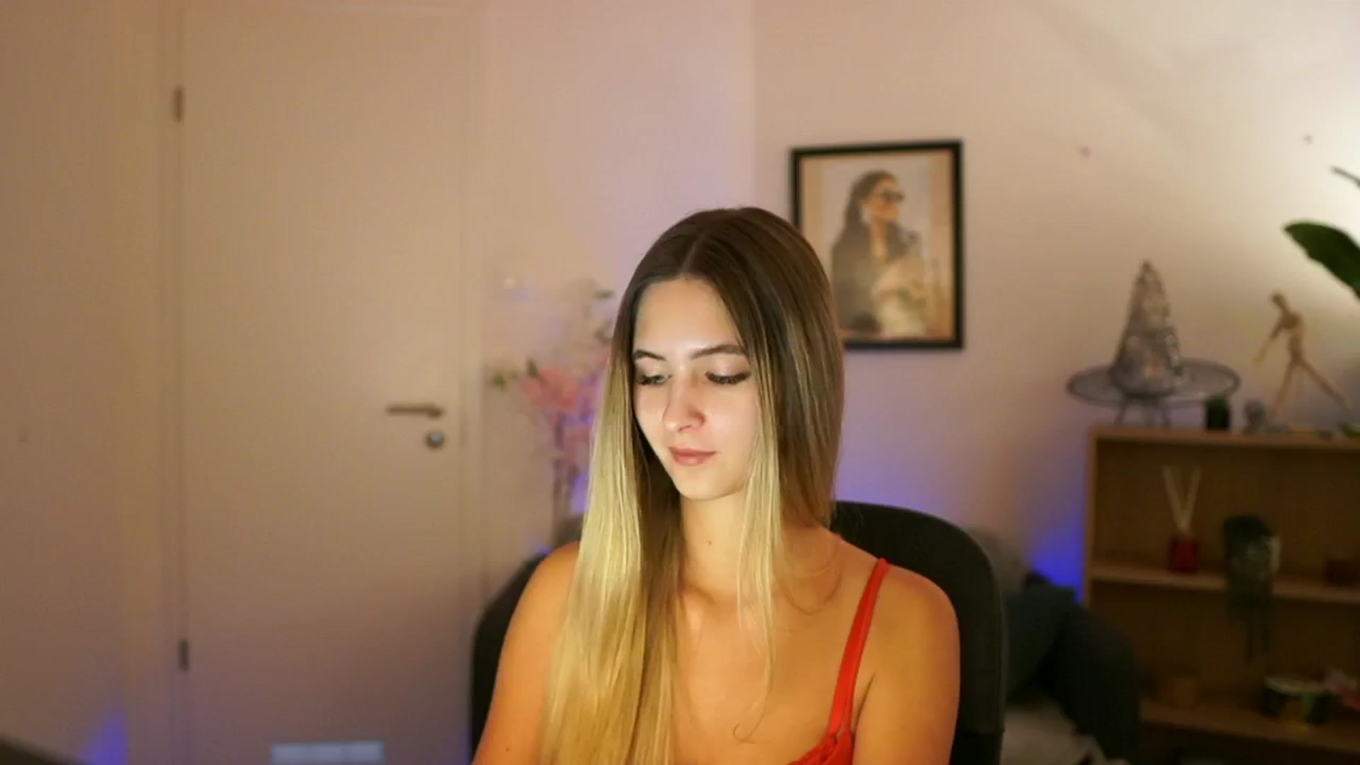 Gallery image thumbnail from CuteGirl_18's myfreecams stream on, 11/18/2024, 14:44 image 1 of 20