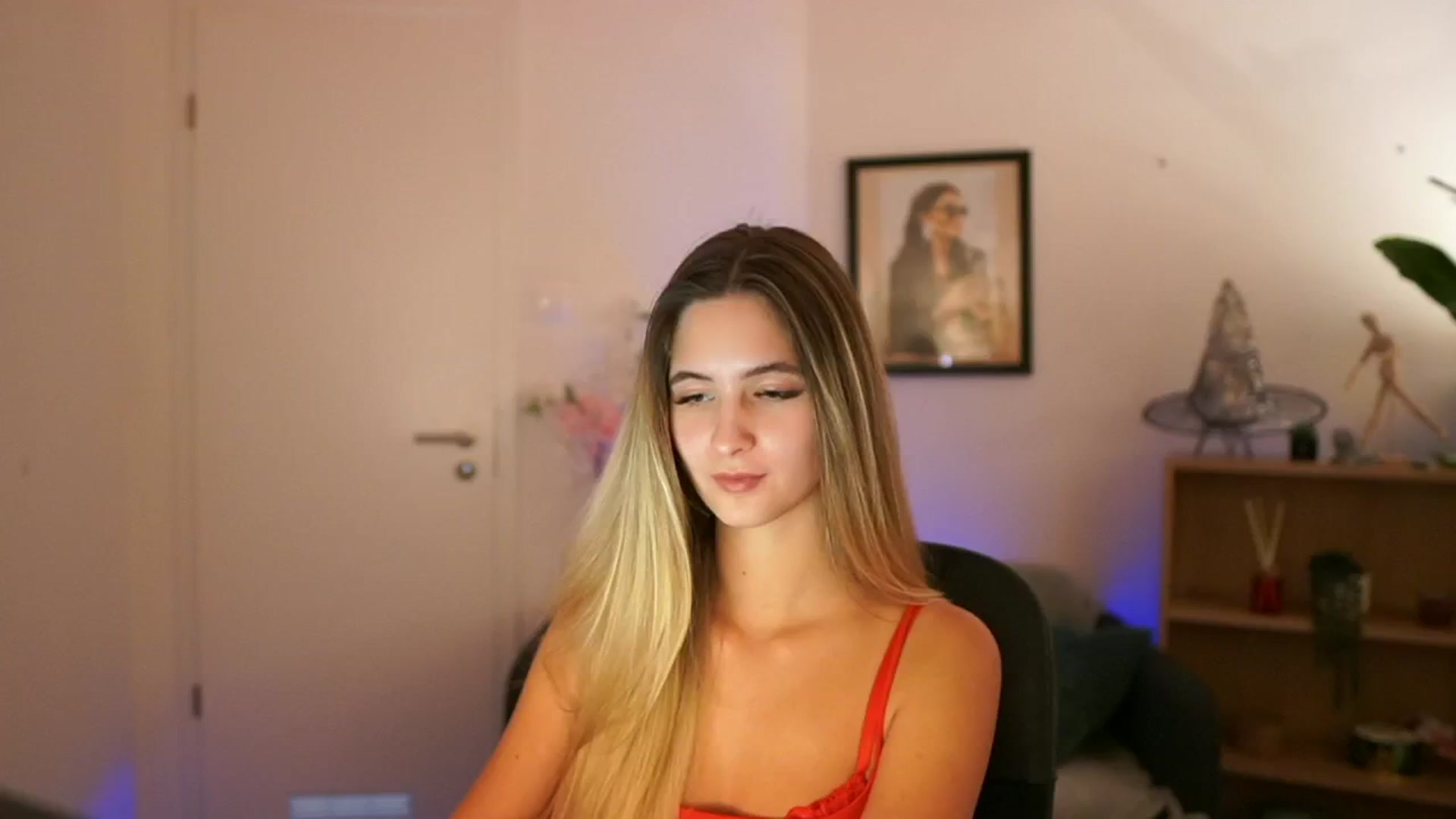 Gallery image thumbnail from CuteGirl_18's myfreecams stream on, 11/18/2024, 14:44 image 19 of 20
