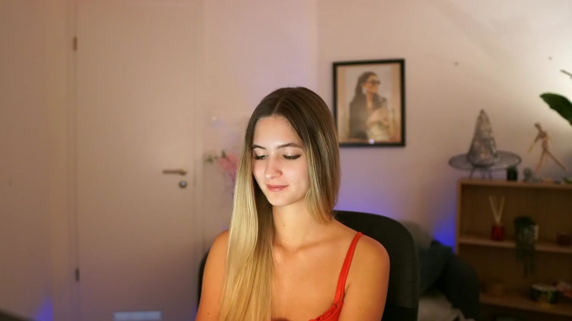 Gallery image thumbnail from CuteGirl_18's myfreecams stream on, 11/18/2024, 14:44 image 6 of 20