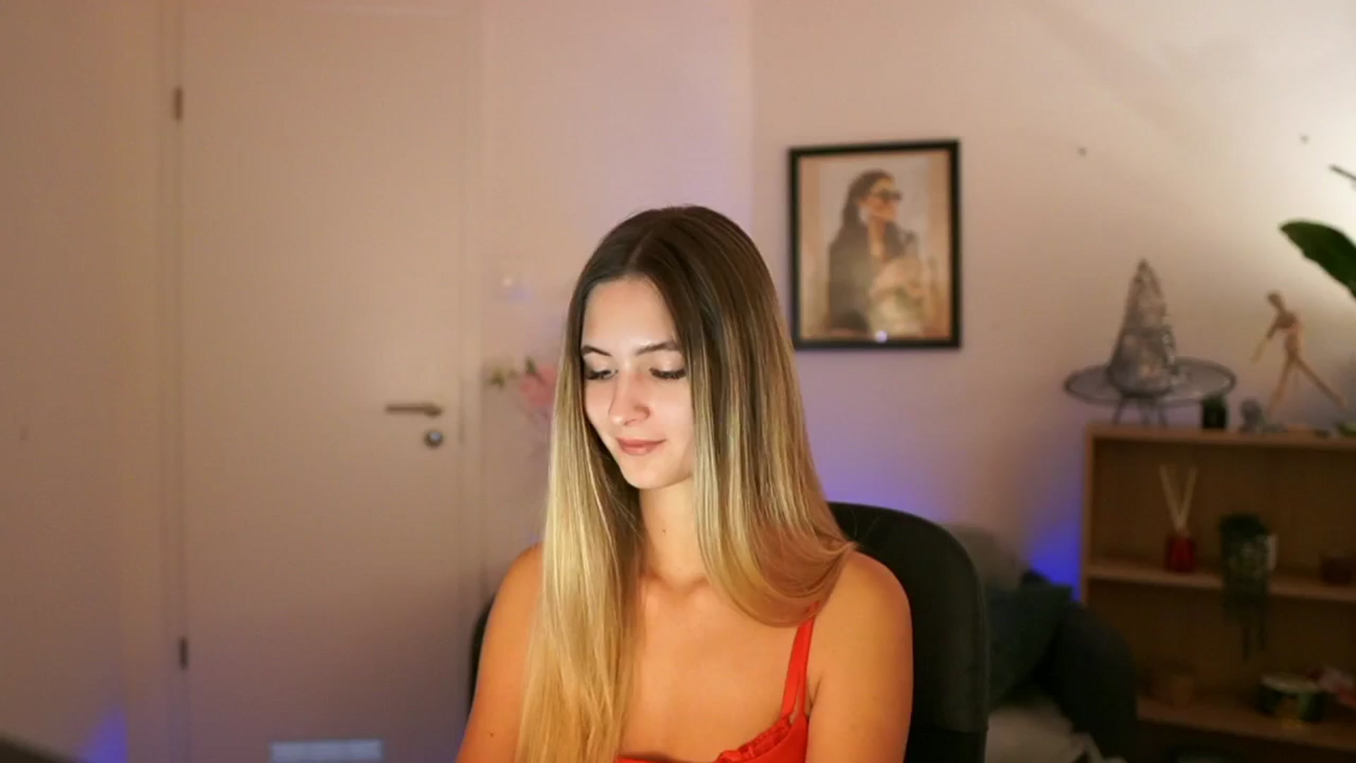 Gallery image thumbnail from CuteGirl_18's myfreecams stream on, 11/18/2024, 14:44 image 13 of 20