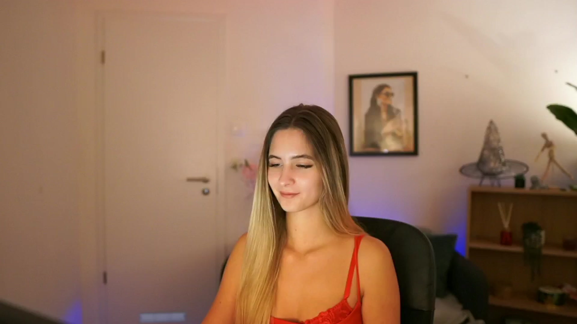 Gallery image thumbnail from CuteGirl_18's myfreecams stream on, 11/18/2024, 15:39 image 11 of 20