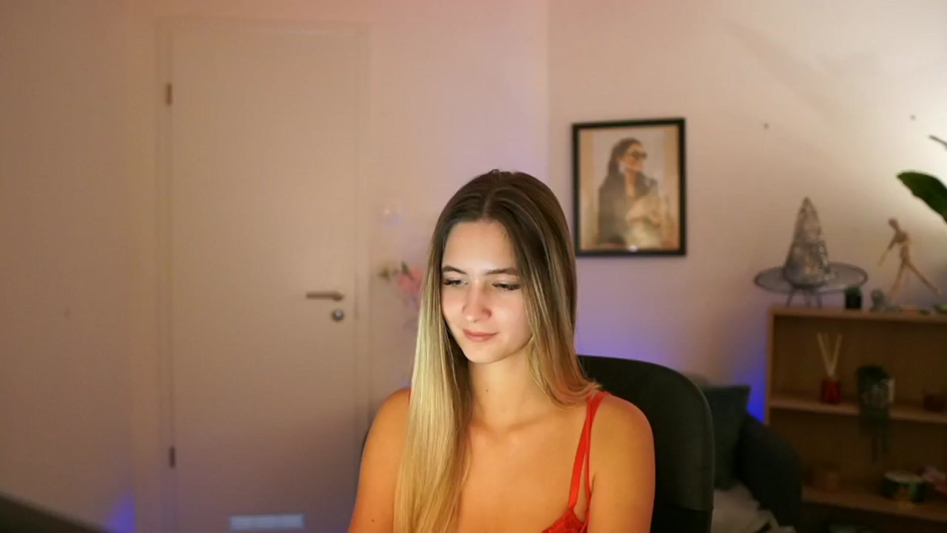 Gallery image thumbnail from CuteGirl_18's myfreecams stream on, 11/18/2024, 15:39 image 7 of 20
