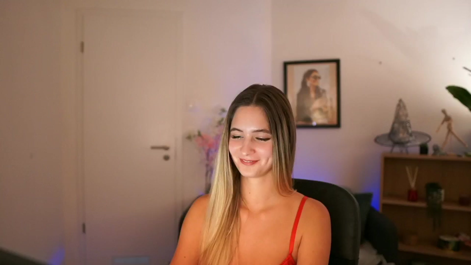 Gallery image thumbnail from CuteGirl_18's myfreecams stream on, 11/18/2024, 18:59 image 3 of 20
