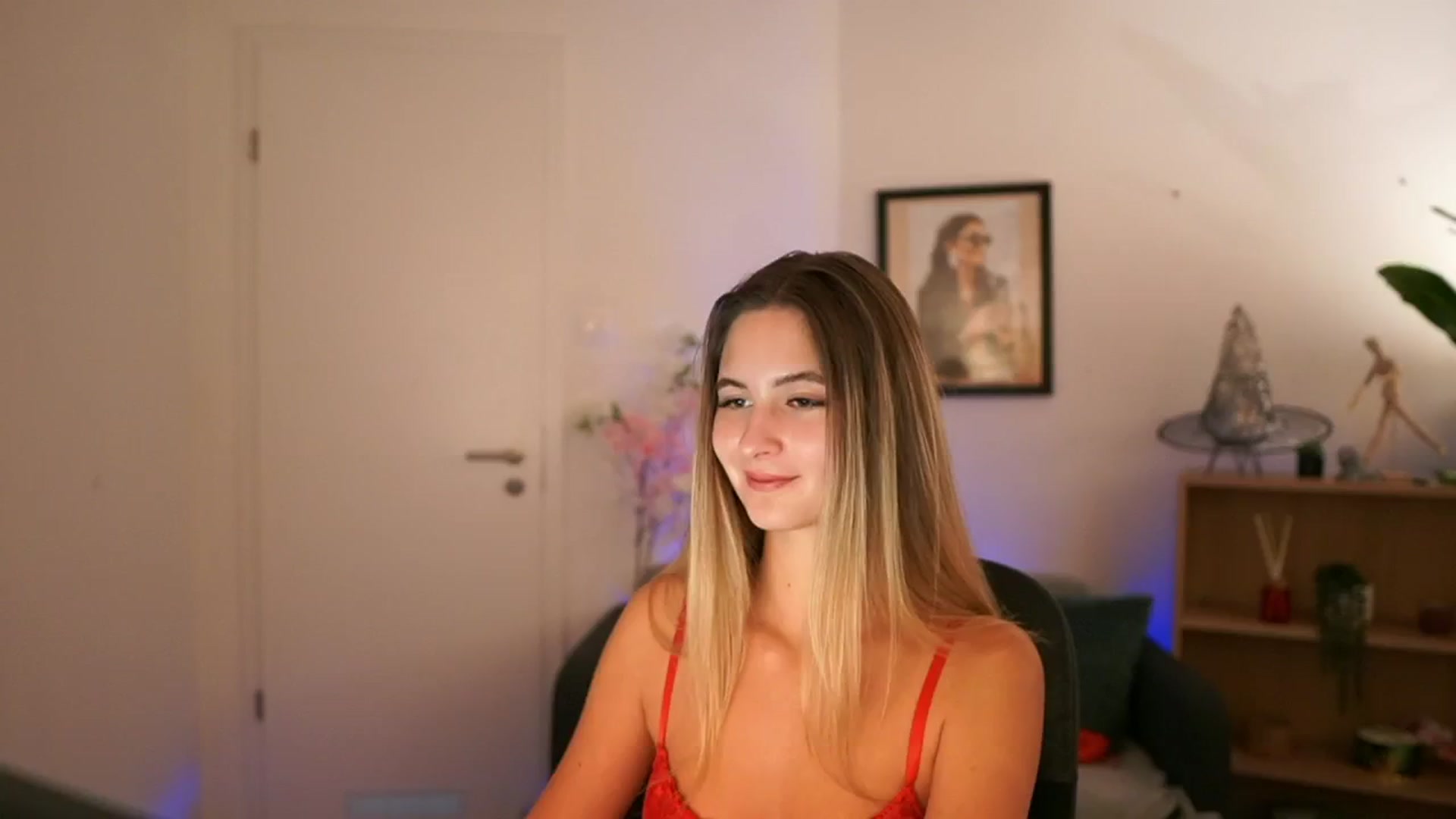 Gallery image thumbnail from CuteGirl_18's myfreecams stream on, 11/18/2024, 18:59 image 18 of 20