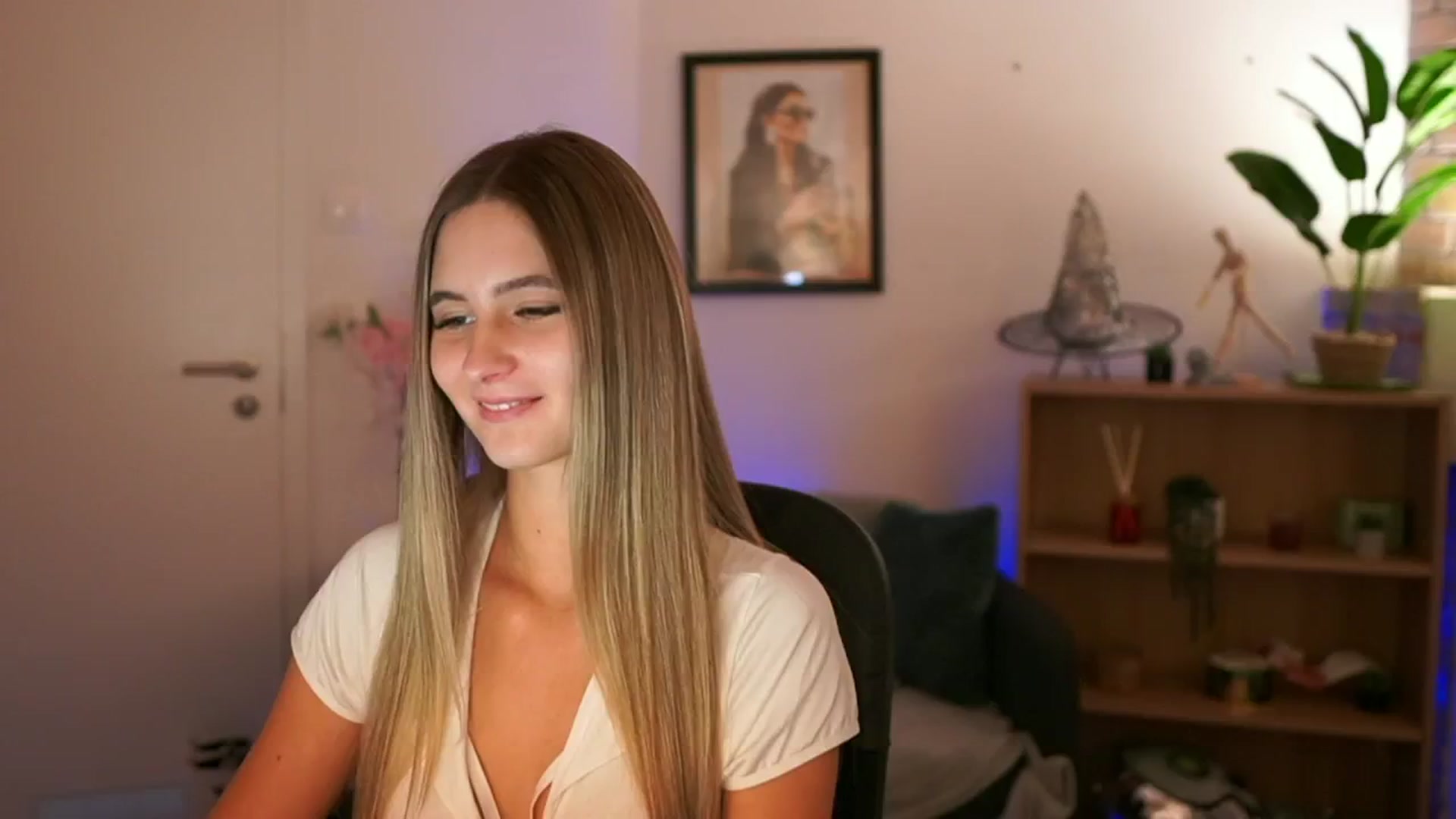 Gallery image thumbnail from CuteGirl_18's myfreecams stream on, 11/21/2024, 14:44 image 7 of 20