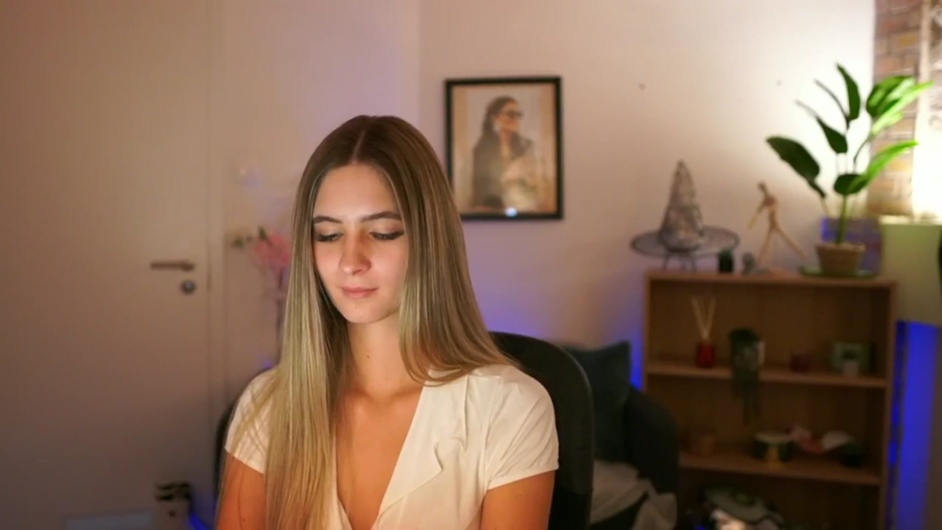 Gallery image thumbnail from CuteGirl_18's myfreecams stream on, 11/21/2024, 16:06 image 20 of 20