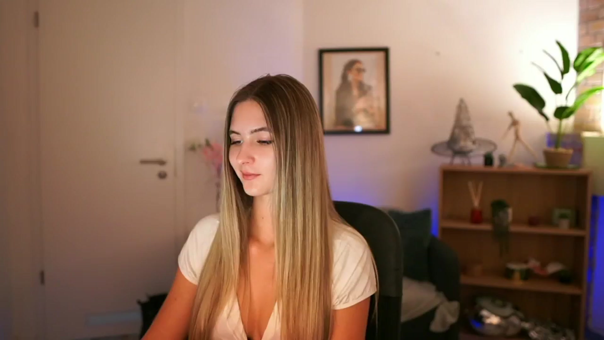 Gallery image thumbnail from CuteGirl_18's myfreecams stream on, 11/22/2024, 14:47 image 3 of 20