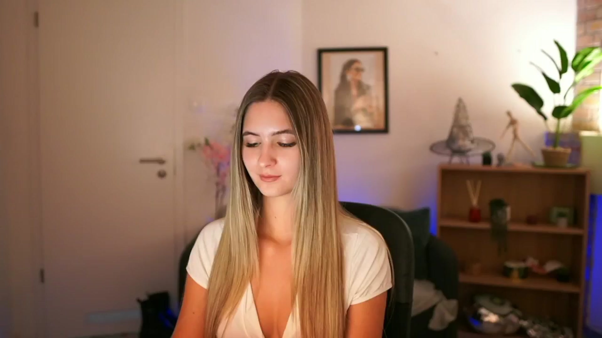 Gallery image thumbnail from CuteGirl_18's myfreecams stream on, 11/22/2024, 14:47 image 5 of 20
