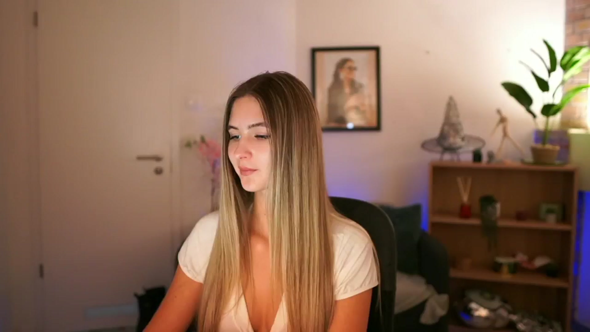 Gallery image thumbnail from CuteGirl_18's myfreecams stream on, 11/22/2024, 14:47 image 1 of 20
