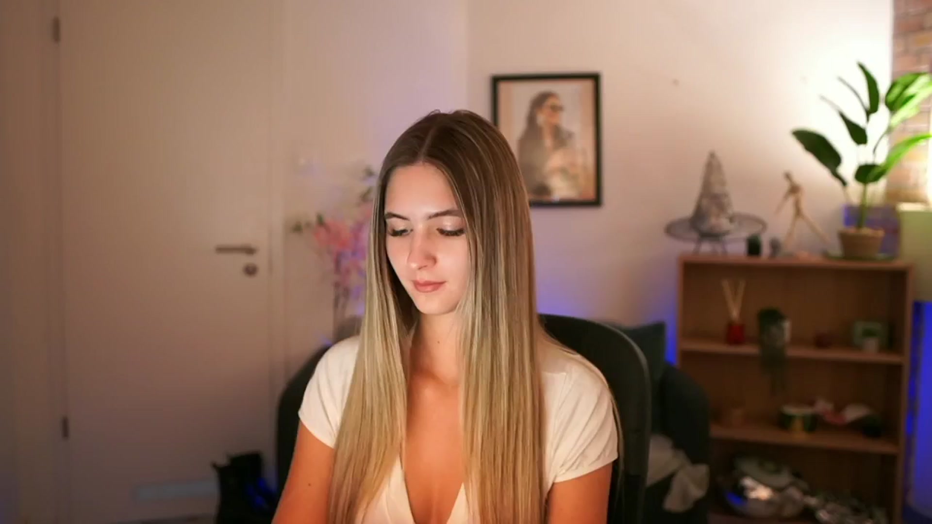 Gallery image thumbnail from CuteGirl_18's myfreecams stream on, 11/22/2024, 14:47 image 6 of 20