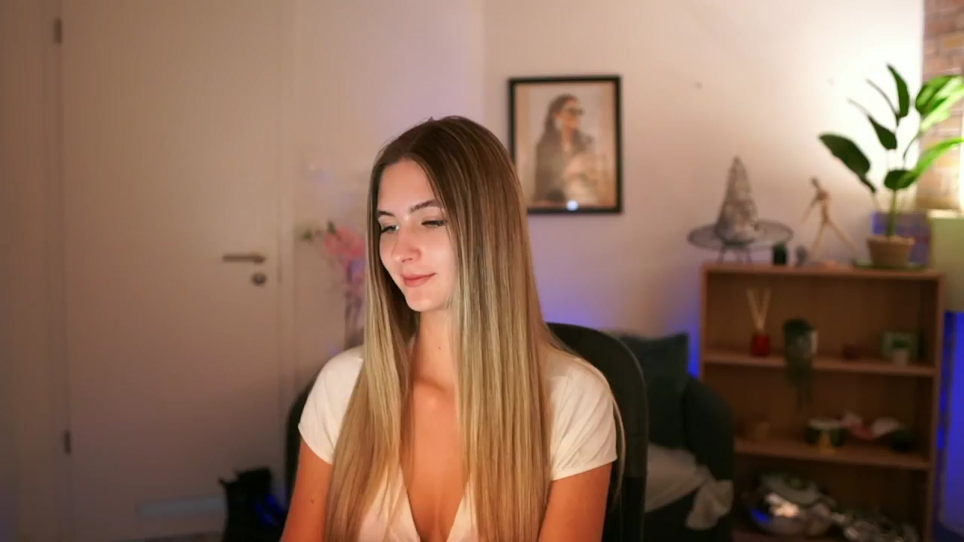 Gallery image thumbnail from CuteGirl_18's myfreecams stream on, 11/22/2024, 14:47 image 8 of 20