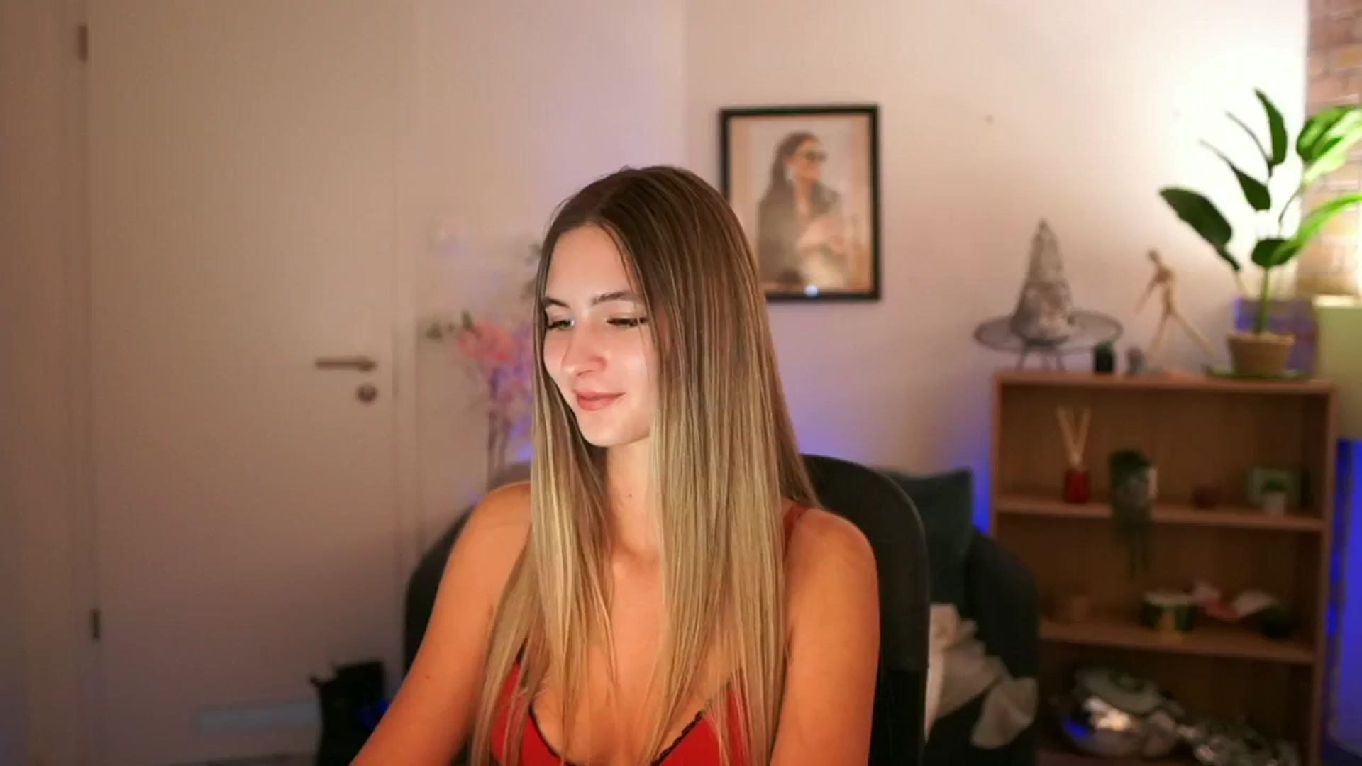 Gallery image thumbnail from CuteGirl_18's myfreecams stream on, 11/22/2024, 15:56 image 17 of 20