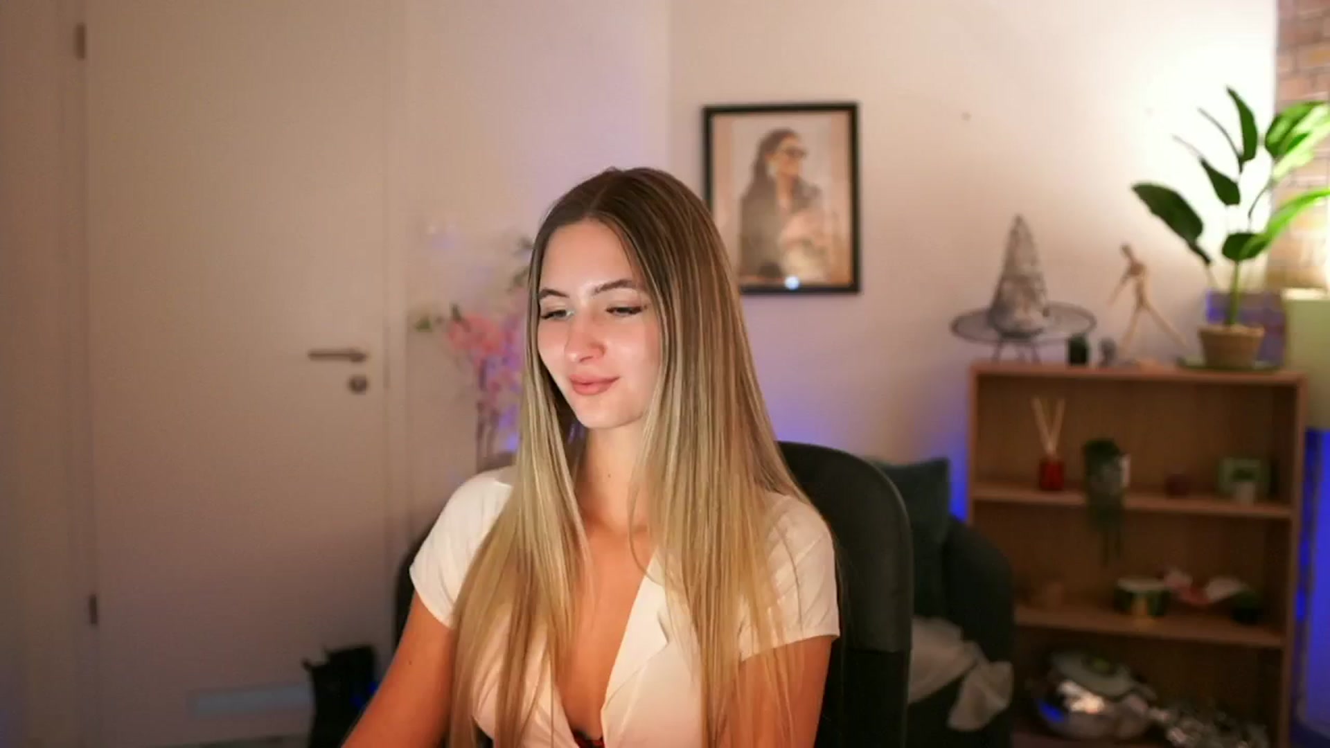 Gallery image thumbnail from CuteGirl_18's myfreecams stream on, 11/22/2024, 15:56 image 5 of 20