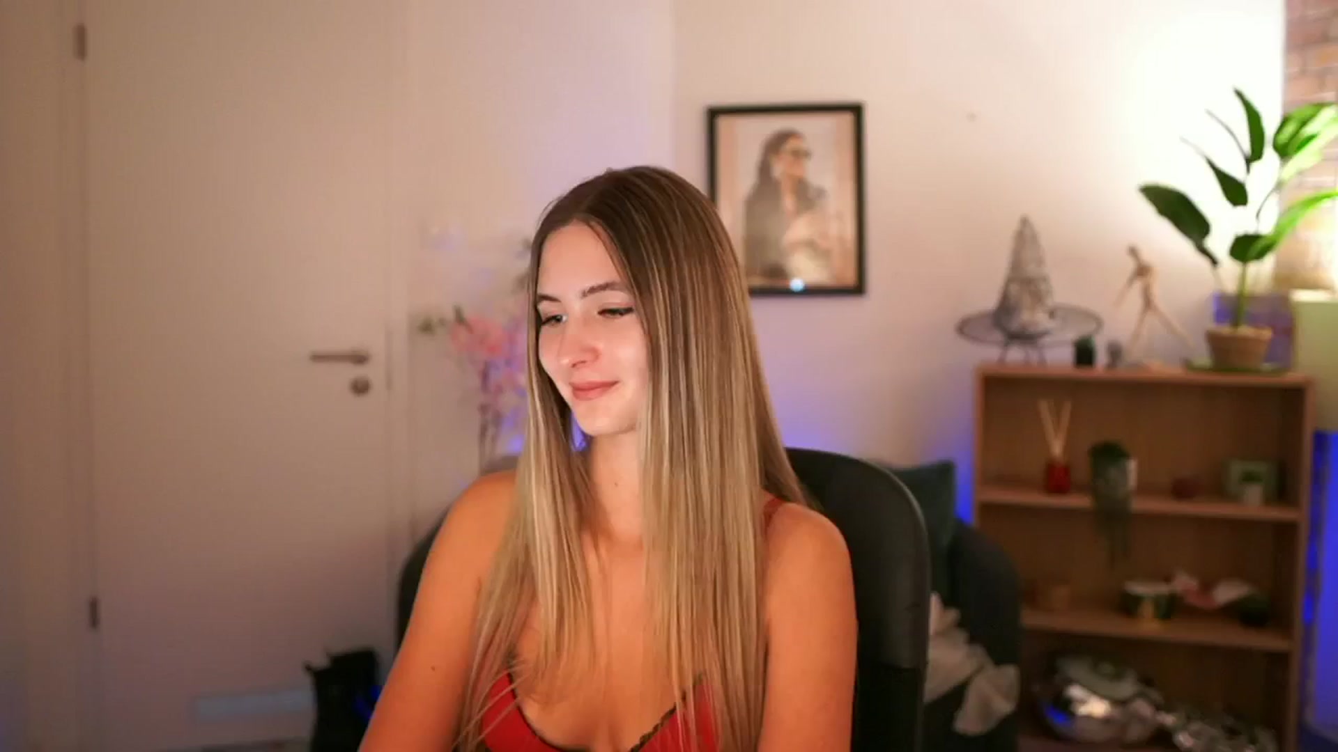 Gallery image thumbnail from CuteGirl_18's myfreecams stream on, 11/22/2024, 15:56 image 11 of 20