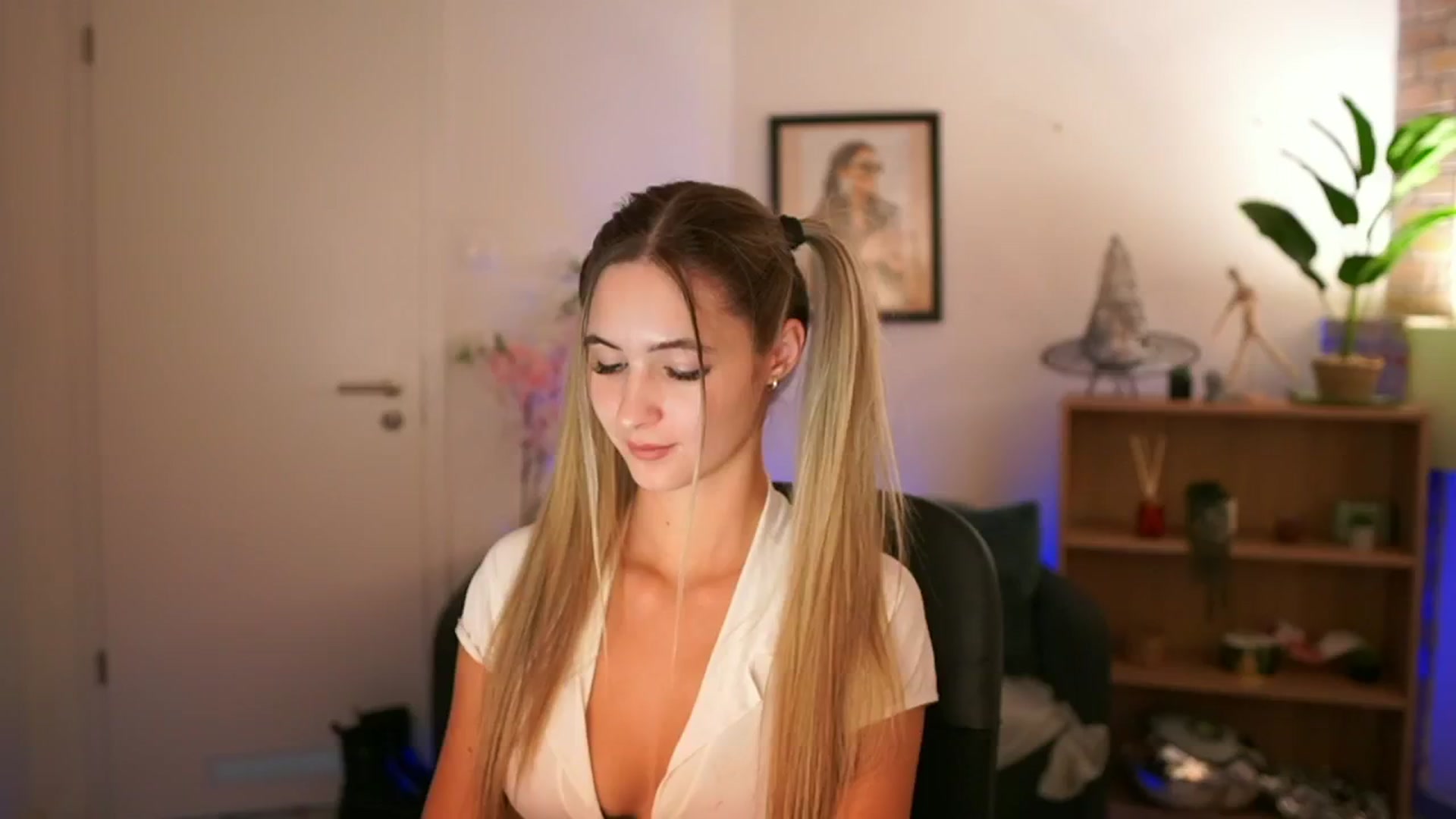 Gallery image thumbnail from CuteGirl_18's myfreecams stream on, 11/22/2024, 16:31 image 3 of 20